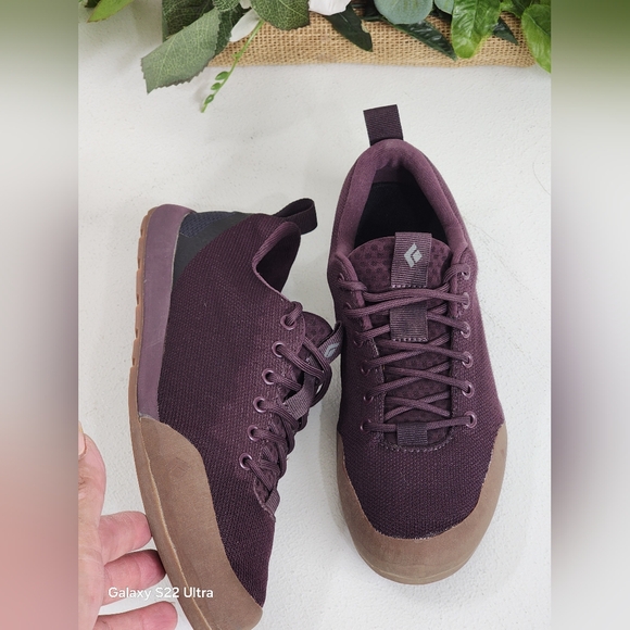 Black Diamond Plum Footwear - Picture 2 of 5